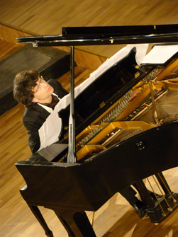 Cyprus : Piano recital with Hayk Melikyan